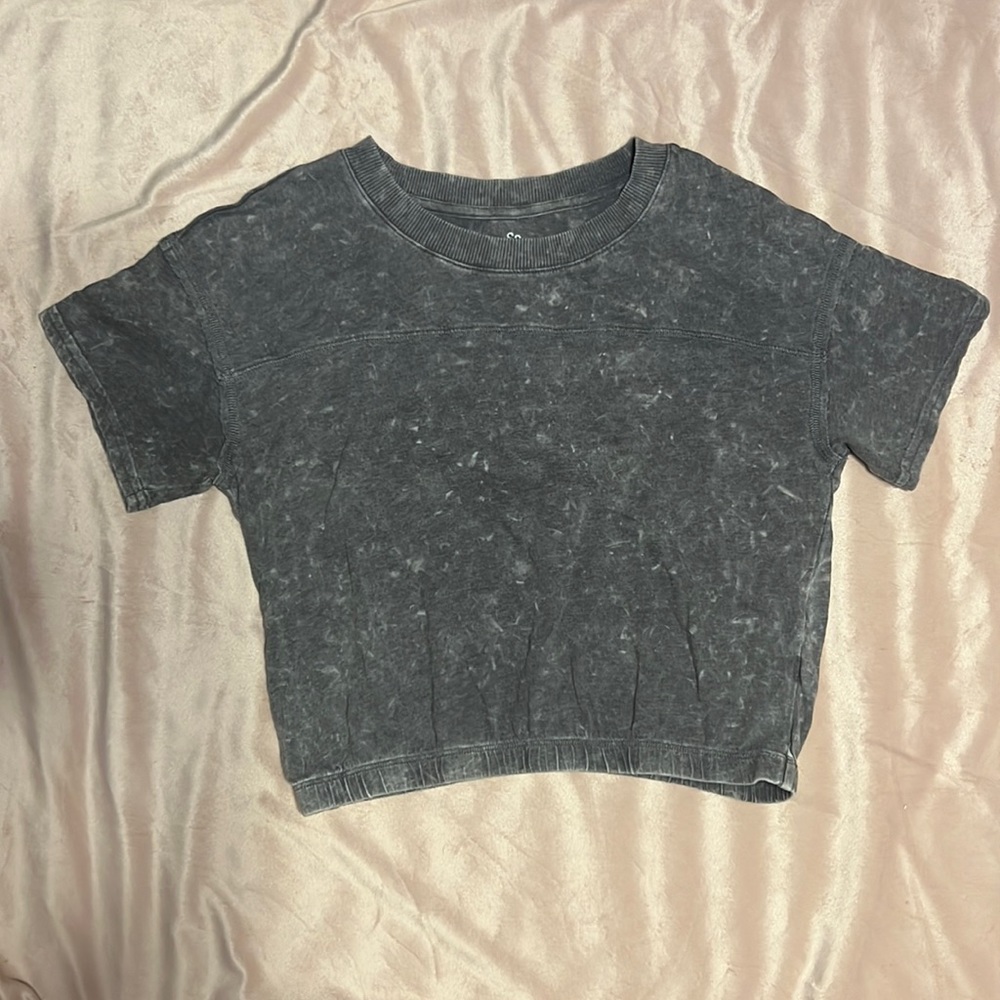 women’s cropped grey top
